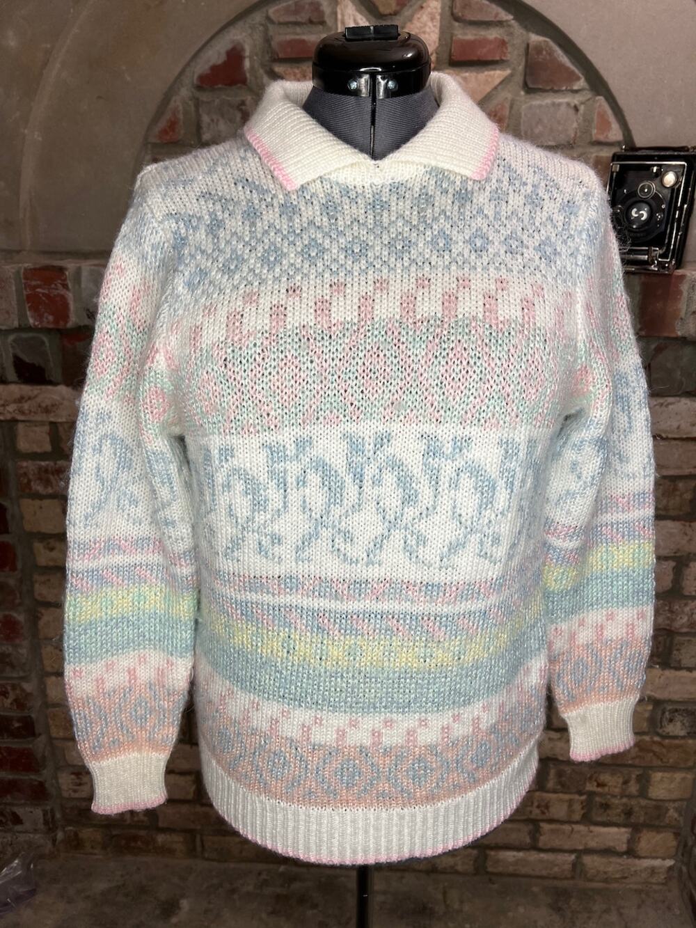 sweater patterned geometric leaves vintage 1980s pastel collared